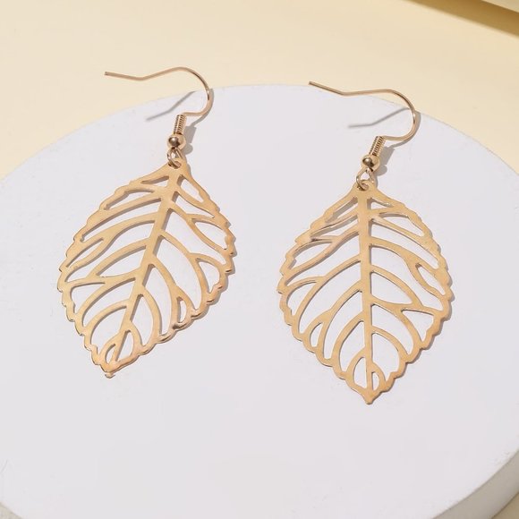 Laser Cut Leaf Dangle Earrings Goldtone  3A2 - Picture 4 of 4